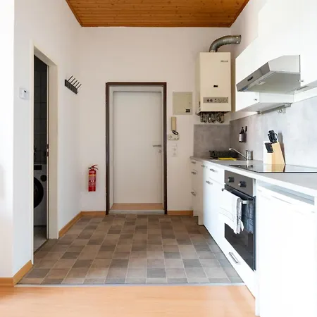 Well-equipped And Business-friendly Near For Up To 3 Guests Apartment