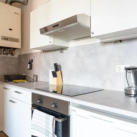 Apartment Well-equipped And Business-friendly Near For Up To 3 Guests