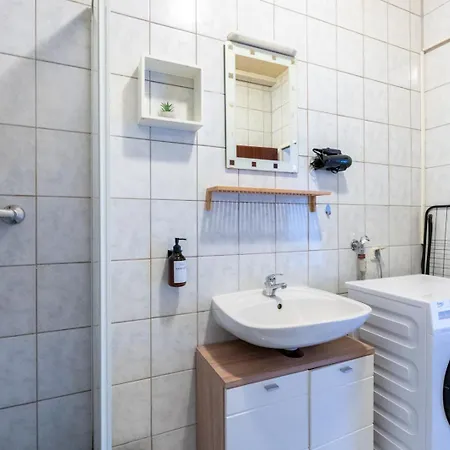 Lejlighed Well-equipped And Business-friendly Near For Up To 3 Guests *