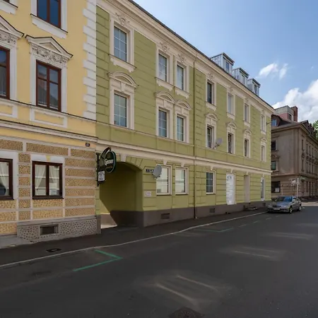 Apartment Well-equipped And Business-friendly Near For Up To 3 Guests