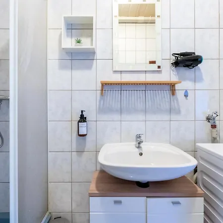 Well-equipped And Business-friendly Near For Up To 3 Guests Apartment *