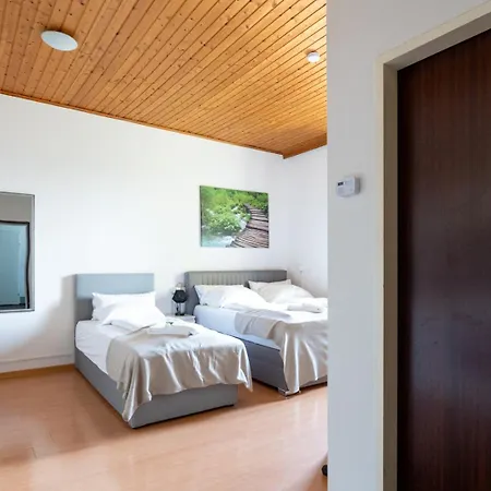 Well-equipped And Business-friendly Near For Up To 3 Guests