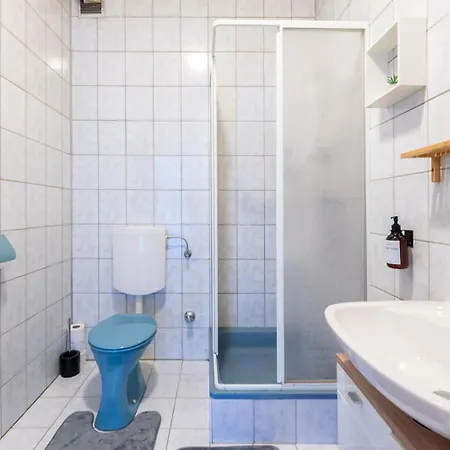 Well-equipped And Business-friendly Near For Up To 3 Guests *